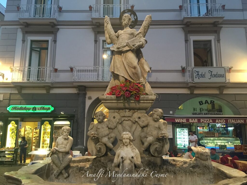 Amalfi Meydanındaki Çeşme