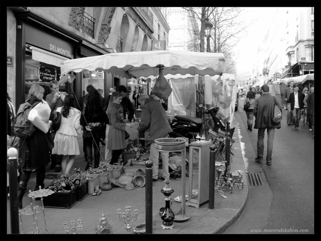 Paris Sokakları- Bit Pazarları