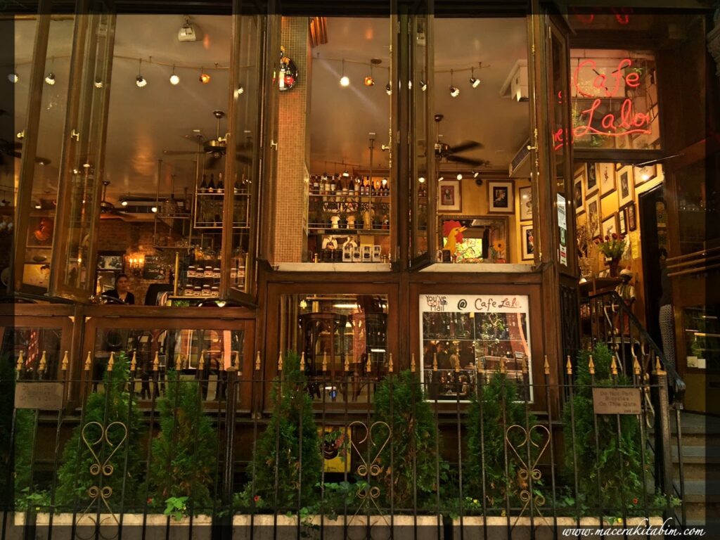 Mesajınız Var- Cafe Lola