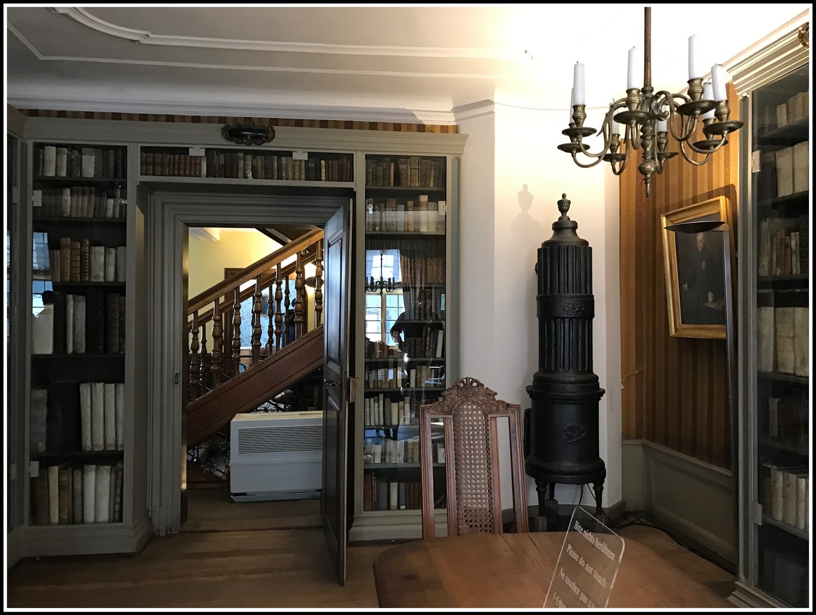 Goethe Haus - Her odada ayrı güzellikte bir soba vardı. Sanırım istesek de şimdi böyle sobalar bulamayız.